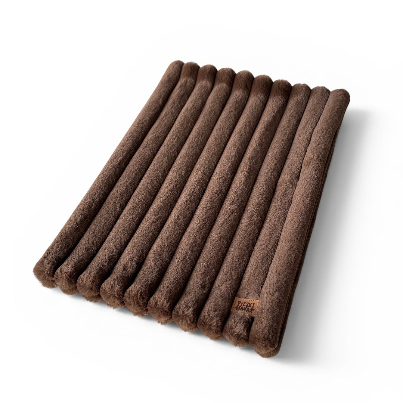 Kocyk dla psa i kota Brązowy – miękkie futerko w prążki | Pieski Dwa