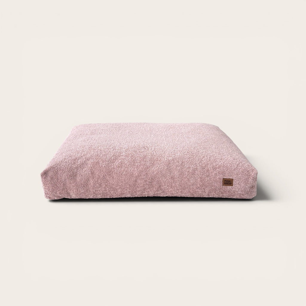 óżowe legowisko dla psa poducha premium Soft Glow Misty Rose, wytrzymała tkanina o subtelnym połysku, Pieski Dwa.